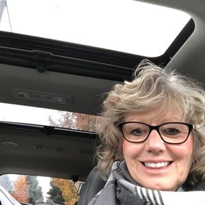 Meet your Posher, Debbie